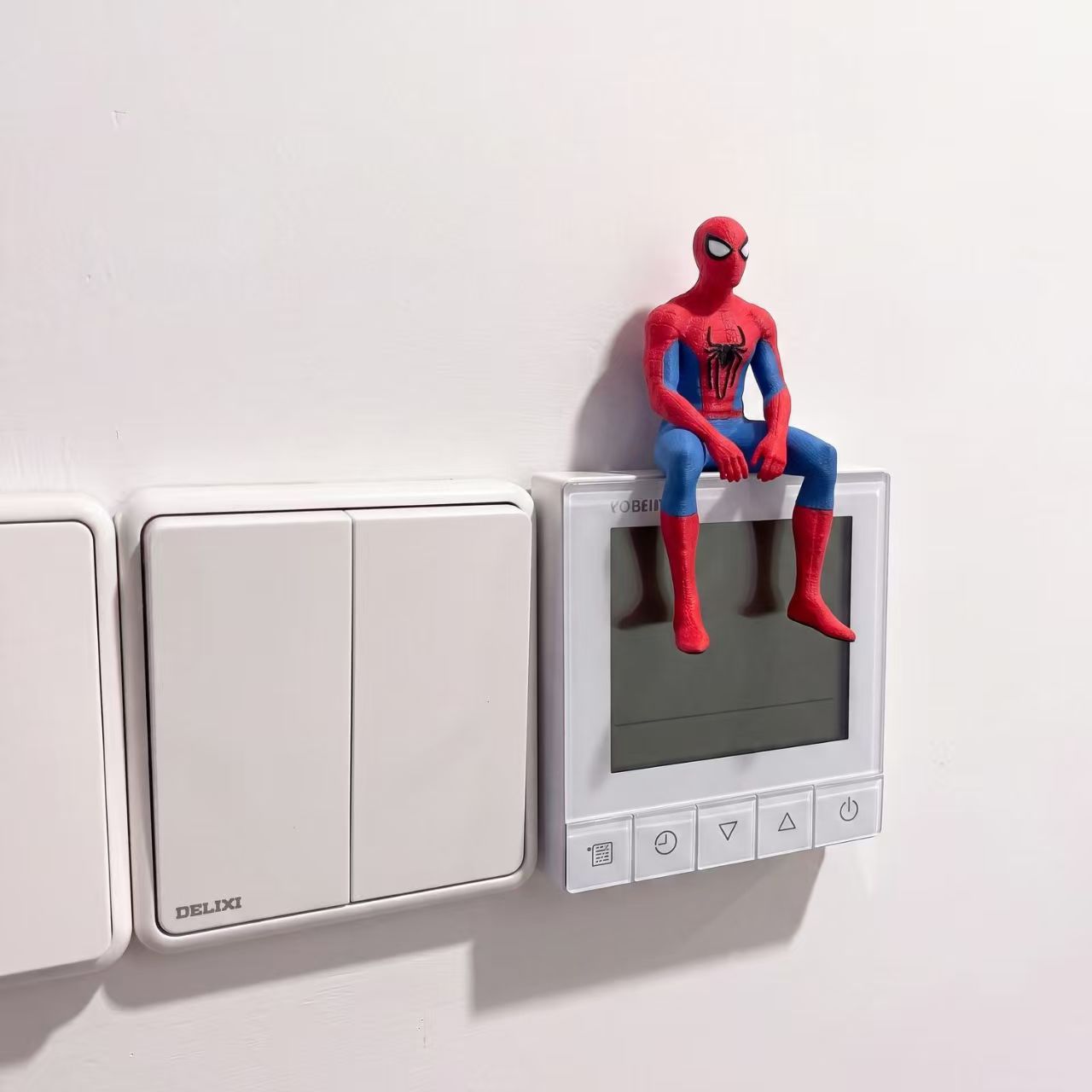 Spider Man Deadpool Sitting Po - đánh giá và giá Car Accessories Oman
